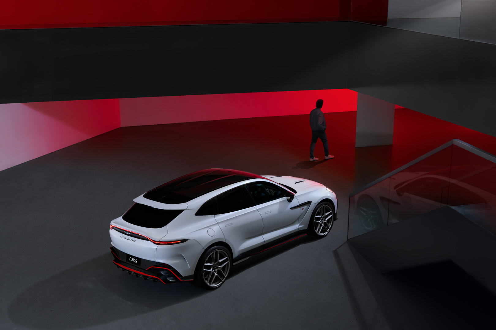 SMALL_Aston Martin DBX S_6